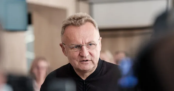 Мер Львова відмовився від зарплати через затримки виплат комунальникам