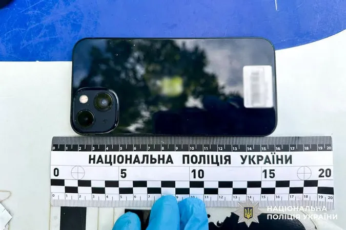 Нічого святого: юна волинянка видурила в 91-річної бабці майже 10 000 доларів
