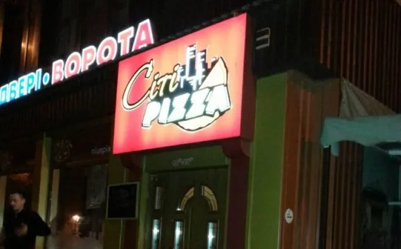 У Луцьку відвідувач піцерії побив офіціанта (фото)