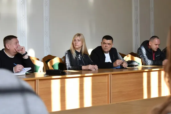Військові платять більші податки, ніж далекобійники: в ОДА провели зустріч із волинськими перевізниками (фото)