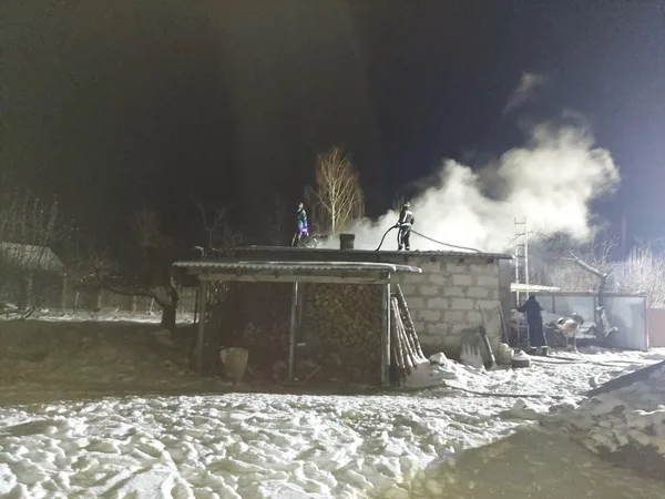Лазня і житлові будинки: на Волині за добу погасили чотири пожежі (фото)