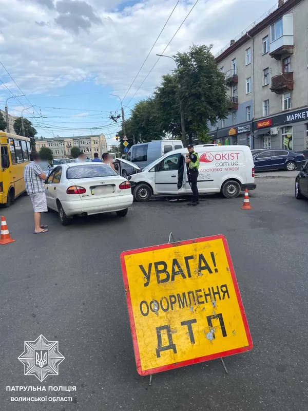 У Луцьку на Ковельській потрощилися Volkswagen і Daewoo (фото)