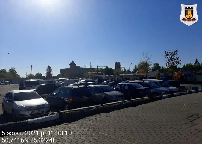 У Луцьку з території «Старого» ринку демонтують контейнери (фото, відео)