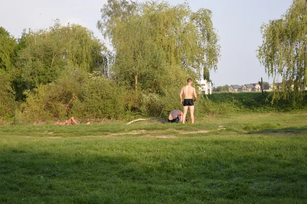 Як прибирають за собою лучани після відпочинку на природі (фоторепортаж)