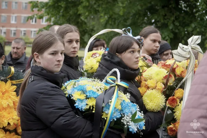 Скорботний день для міста на Волині: попрощалися з воїном Віталієм Кузмяком (фото)