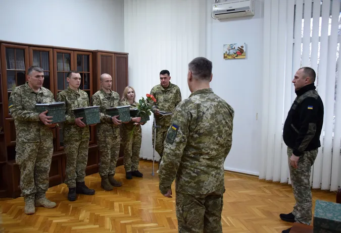 На Волині напередодні свят вручили відзнаки та подарунки прикордонникам, які пройшли ворожий полон (фото)