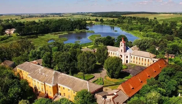 Куди поїхати, щоб полоскотати нерви: наймістичніші місця біля Волині (фото)