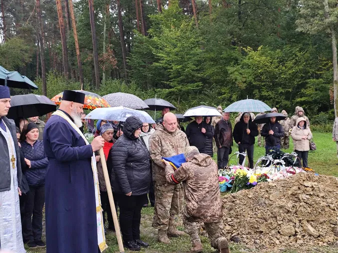 У Луцькому районі попрощалися із сержантом Віктором Мельничуком (фото)