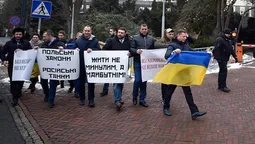 Фракція Ляшка пікетувала Сейм Польщі через "антибандерівський" закон (відео) 