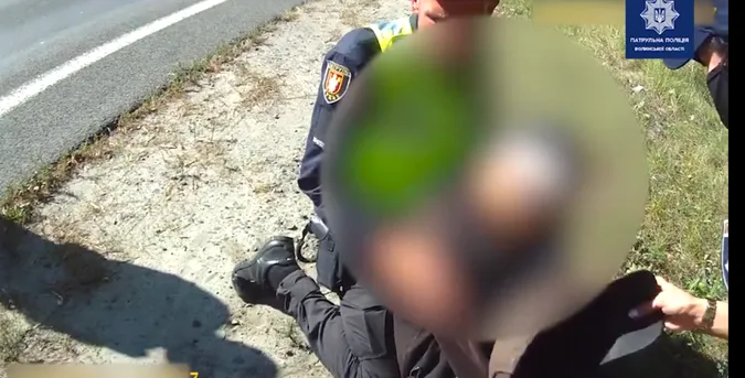 Волинські патрульні врятували дідуся, який втратив свідомість