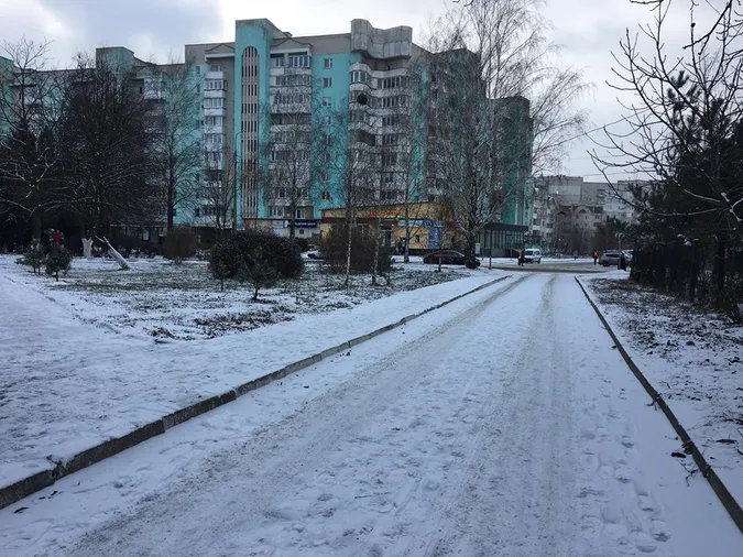 Луцьк накрило снігом (фоторепортаж)