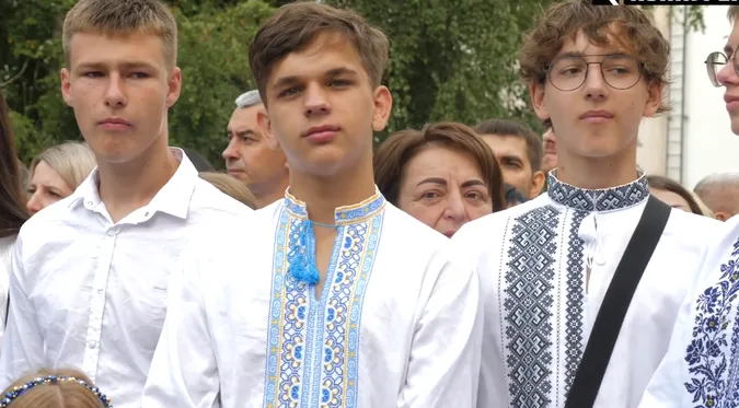 У Луцькому ліцеї №1 пролунав перший дзвінок (відео)