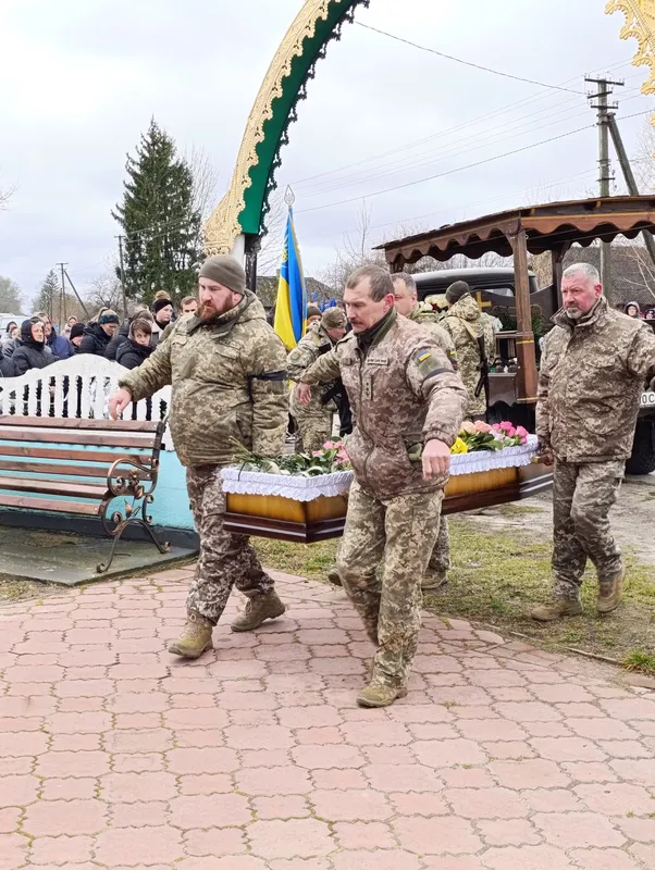 На Волині попрощалися із юним воїном Віталієм Забродським (фото)