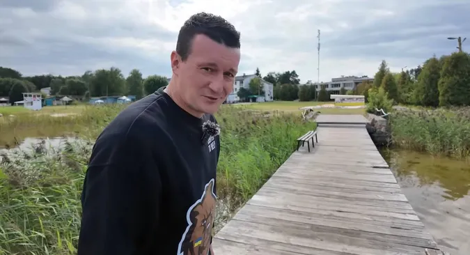 «Втік на Світязь після провального Євро-2016»: Артем Федецький показав улюблені місця на Волині (відео)