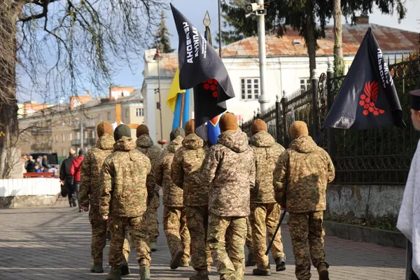 У Луцьку провели в останню дорогу полеглого нацгвардійця Анатолія Кравчука (фото)