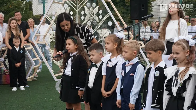 1 вересня у луцькій школі №9: як це було (фоторепортаж)