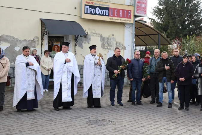 Небо плакало: Луцьк навколішки прощався з загиблим на Курщині бійцем Віктором Калеником
