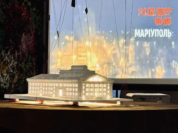 У Нововолинському музеї зберігатиметься макет Маріупольського драмтеатру (фото)
