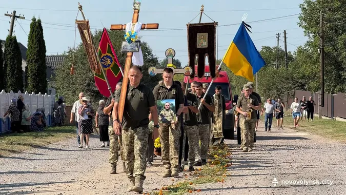 Нововолинська громада попрощалася із юним воїном Олександром Герасимчуком (фото)