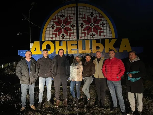 Луцькі стоматологи вирушили на передову, аби лікувати бійців (фото)
