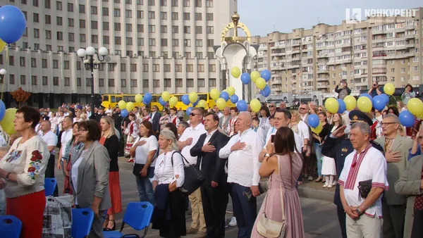 Над Волинню замайорів найбільший прапор (фото. відео)