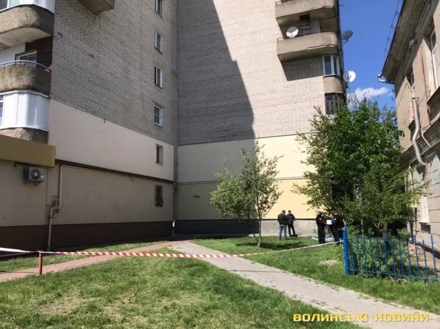 У Луцьку чоловік випав з дев’ятого поверху (фото)