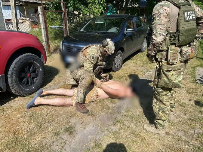 Автомати, набої та гранати: на Волині зловили торговців зброєю (фото, відео)