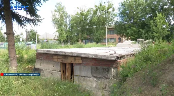 Батьки учнів ліцею в селі на Волині б'ють на сполох через укриття-довгобуд (відео)