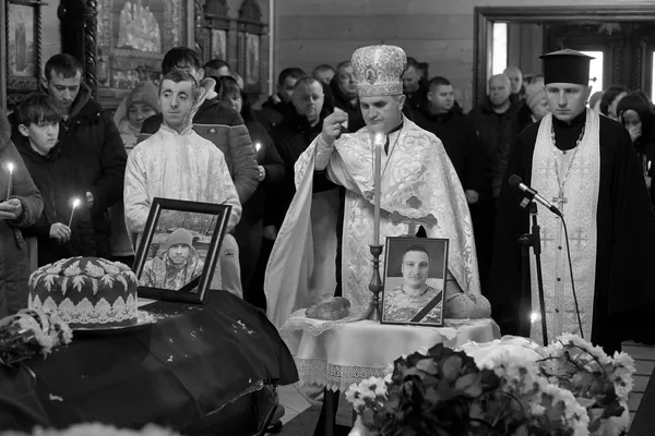 Під білою пеленою снігу: у Володимирі провели в останню дорогу двох полеглих Героїв (фото)