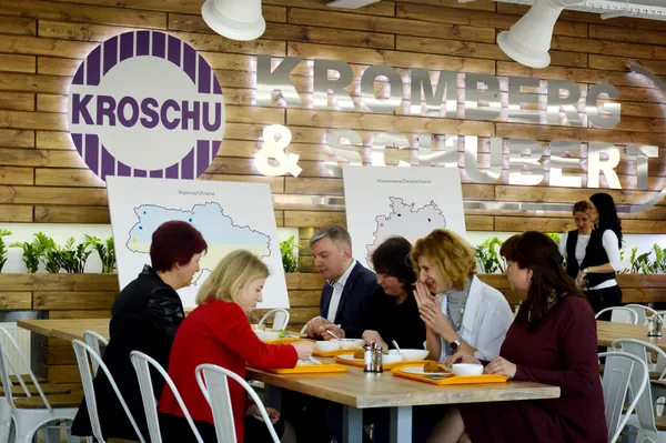 «McDonald's» би позаздрив: «Кромберг енд Шуберт» відкрив лофтову їдальню (фото)*