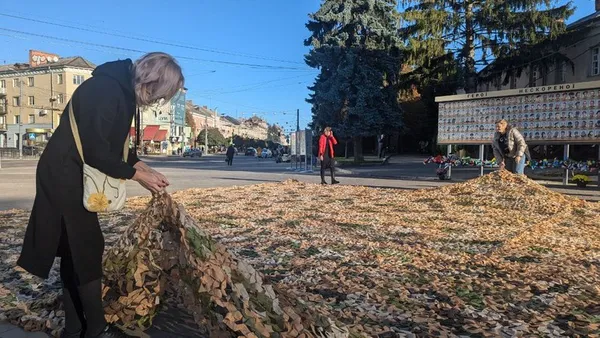 У Луцьку волонтери наплели маскувальних сіток на 70 тисяч квадратних метрів (фото)