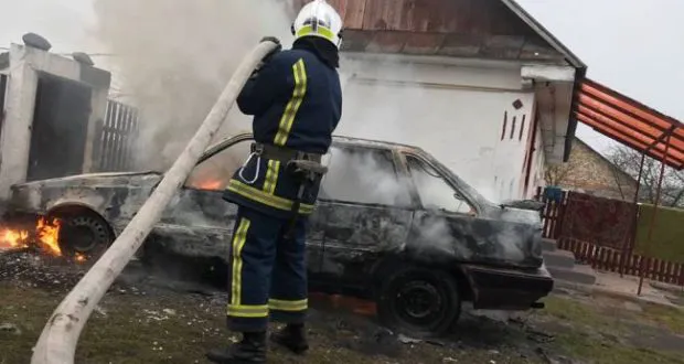 У Струмівці горів легковик