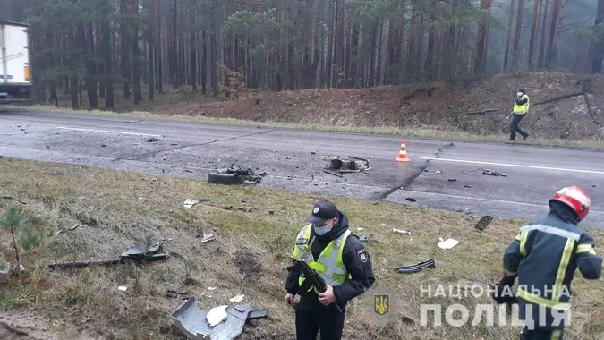 На дорозі розкидані уламки автівки: в Оконську – смертельна аварія (фото)
