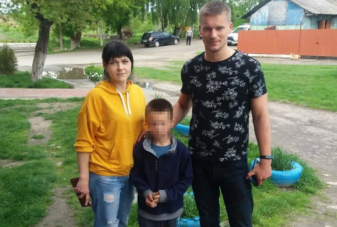 9-річний хлопчик втік від бабусі з Волині на Рівненщину, бо та зловживає спиртним (фото)