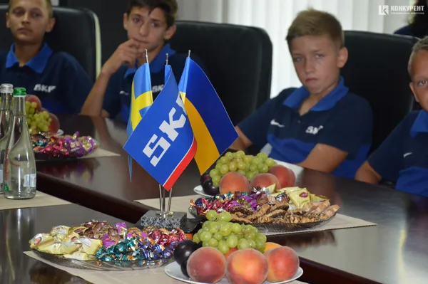 Гру луцьких футболістів «Підшипника» з Філіппінами дивився Президент України*
