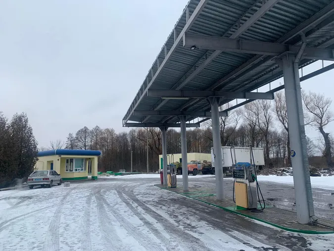 Шість тонн палива: на Волині викрили нелегальну АЗС (фото, відео)