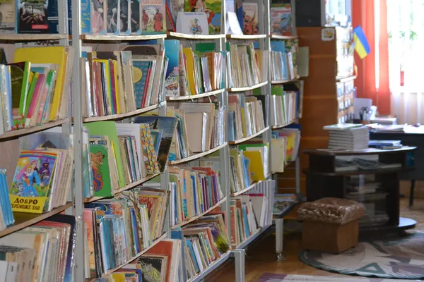 В школі діє акція «Подаруй бібліотеці книгу»