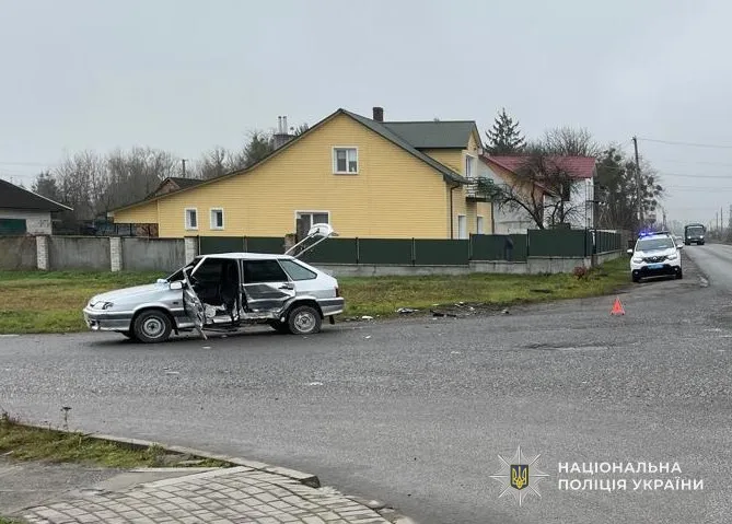 Лучанин на «теслі» потрапив у серйозну аварію на Львівщині (фото)