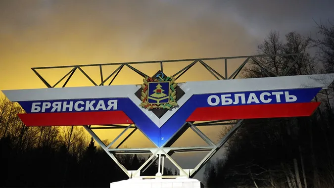 У Брянській  області – пожежа: росіяни заявляють про обстріл ЗСУ  (відео)