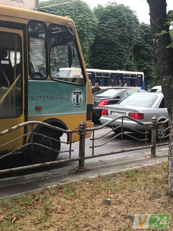Подвійне ДТП спричинило затор у Луцьку (фото)