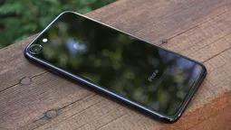 Блогер із Луцька перевірив, чи розчиниться iPhone 7 в кислоті