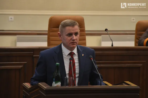Із селфіками, масочками та невеличким скандальчиком на фінал: перша сесія Волиньради (фото)