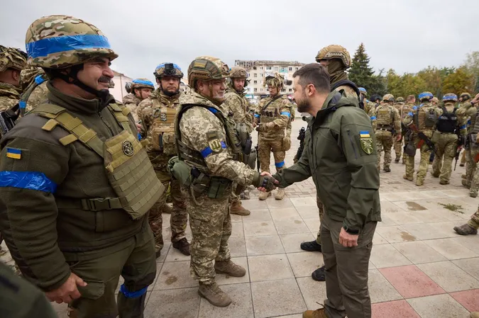 Зеленський приїхав у звільнений від окупантів Ізюм (фото, відео)