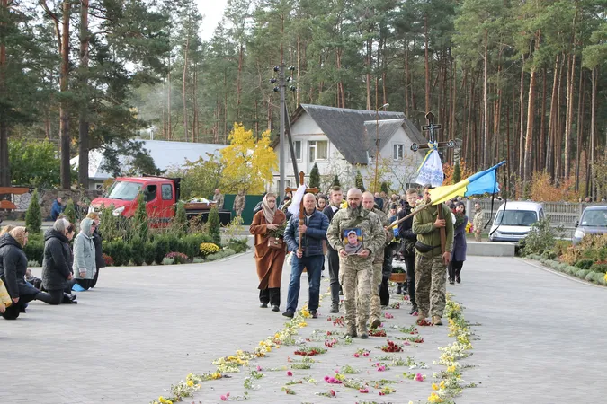 На Волині попрощалися із 46-річним воїном Володимиром Євпаком (фото)