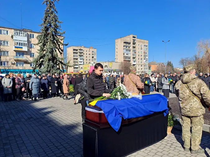 Ковельська громада попрощалася з воїном Олександром Маслом (фото)