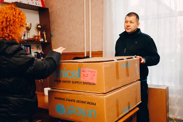 «Школа в коробці»: як волинські волонтери та UNICEF підтримують школярів під час війни (фото, відео)