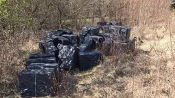 Через Західний Буг хотіли переправити 50 ящиків сигарет (фото)