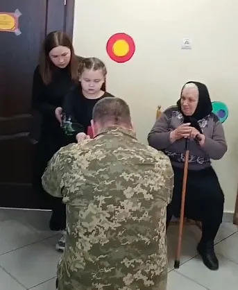 На Волині матері та доньці загиблого Героя вручили орден «За мужність» (фото)