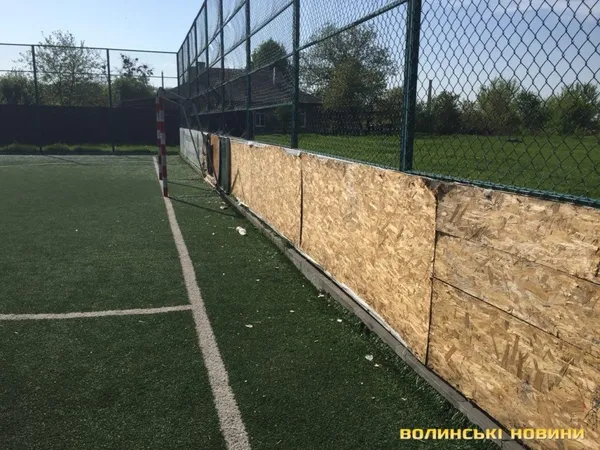 Не цінують: Фонд Палиці закриває проект «Футбольне поле в кожну луцьку школу» (фото)