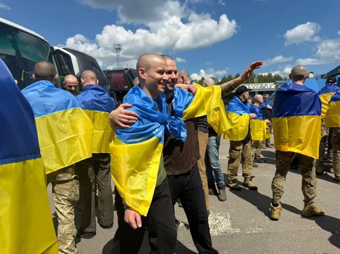 З полону ворога до України повернулися ще 185 захисників
